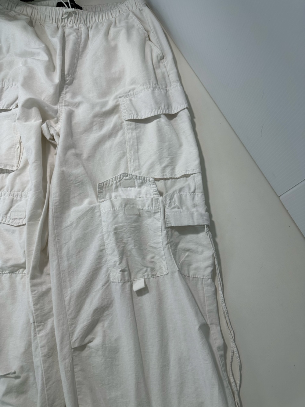Aeropostale Parachute White Multi-Pocket Cargo Pants - Picture 7 of 15